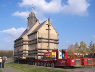 Die Heuersdorfer Kirche zwischen Deutzen und Neukiritzsch auf dem weg nach Borna